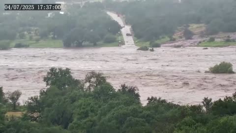 Timelapse shows speed of Texas floodwaters rising over causeway