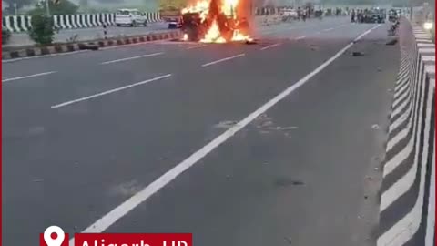 Aligarh Horror: Car-Truck Collision Sparks Blaze, 4 Burned Alive on Highway