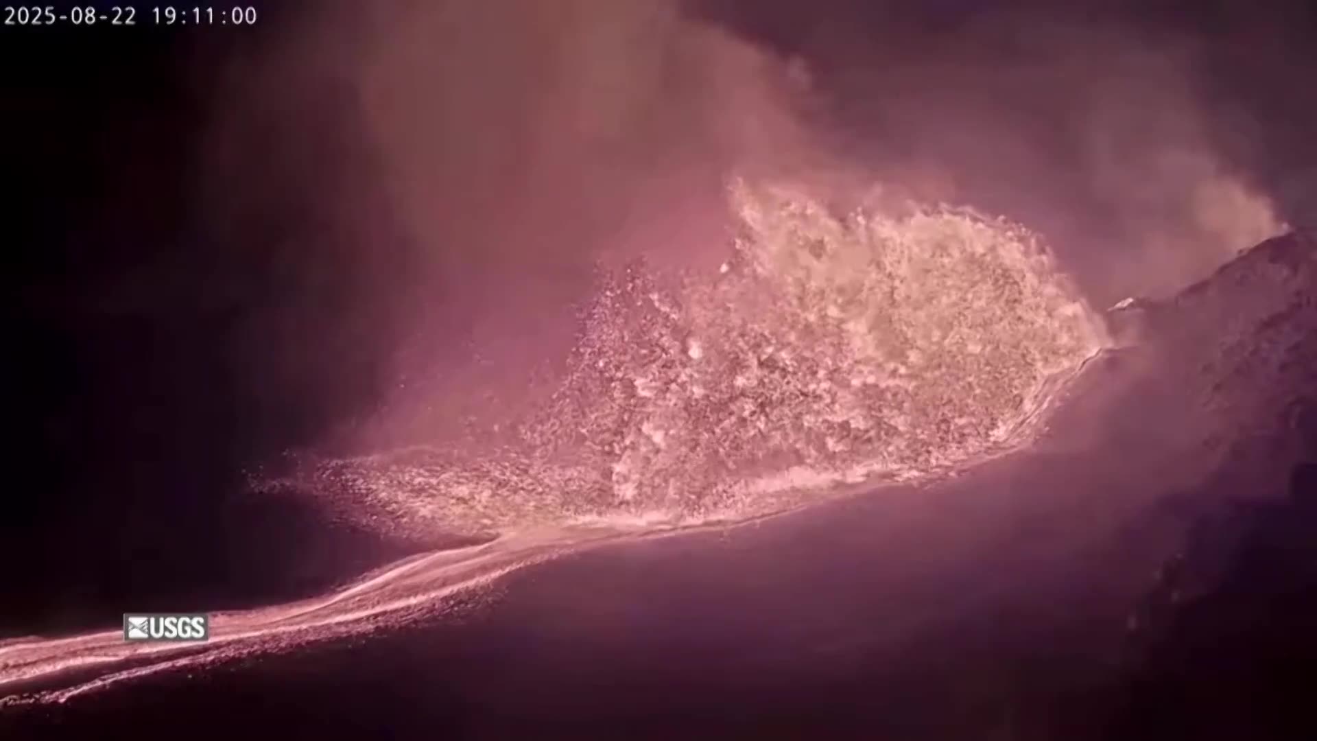 Hawaiis Kilauea volcano erupts, shooting lava into the air