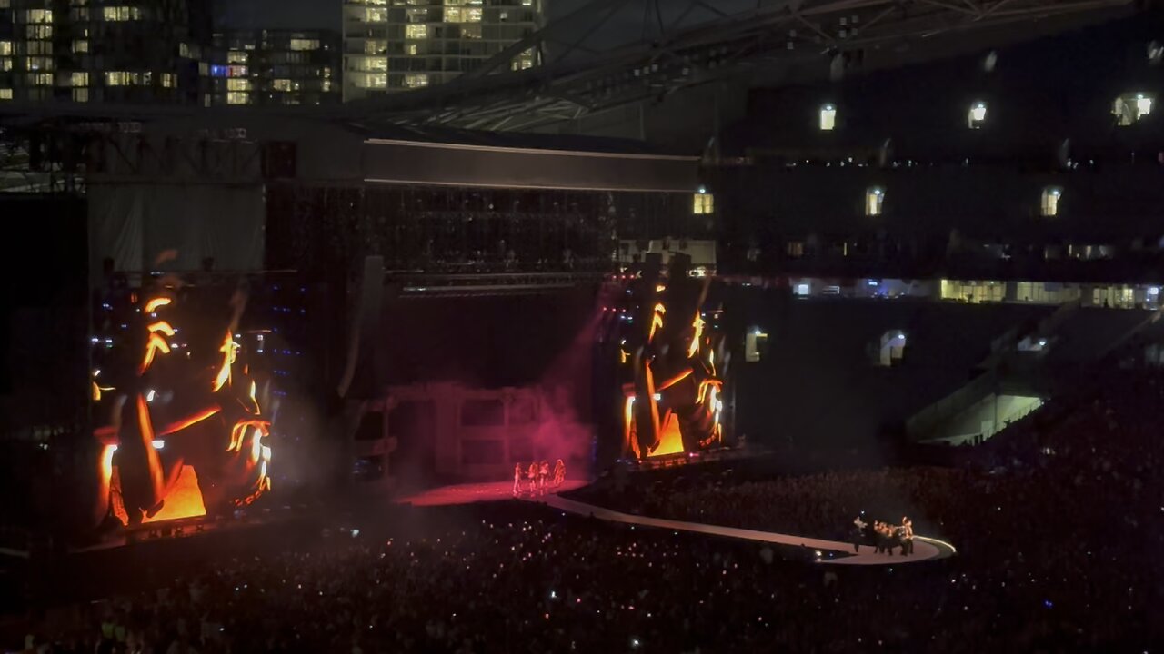 Lady gaga live Alejandro