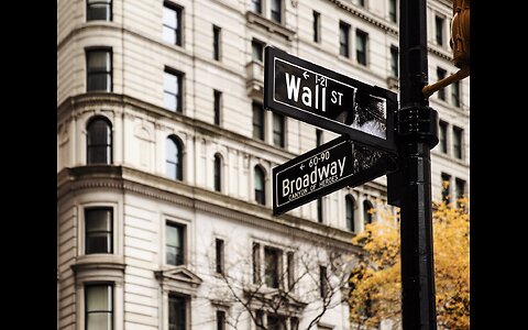Opportunity or Fear? You tell me 👔🏦