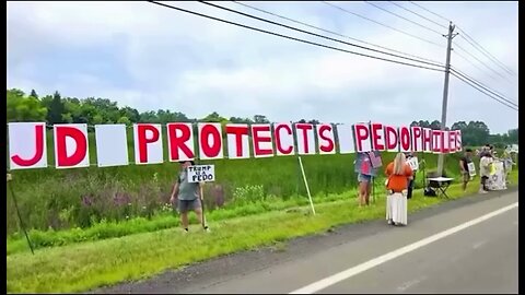 🚨JD Vance Arrives In His Hometown, Gets BRUTAL SURPRISE