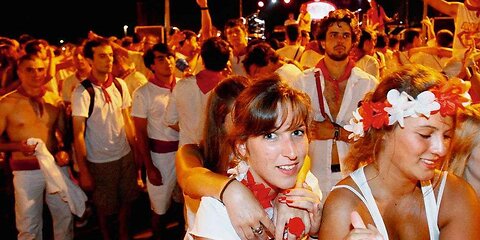 Fêtes de Bayonne : folies et excès | Sept à Huit [Flokossama]