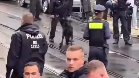 🇩🇪 German police crack down on pro-Palestinian protesters in #Berlin.