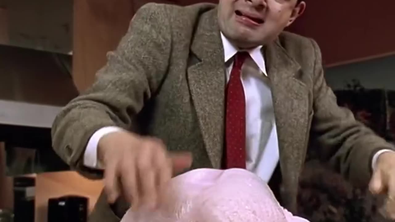 Mr bean dancing alone behind the mirror very funny