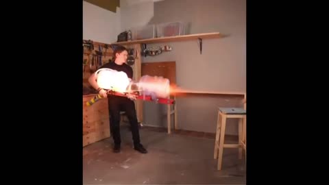 Holy Cow! This man built a vicious weapon - a plasma cannon using water jugs