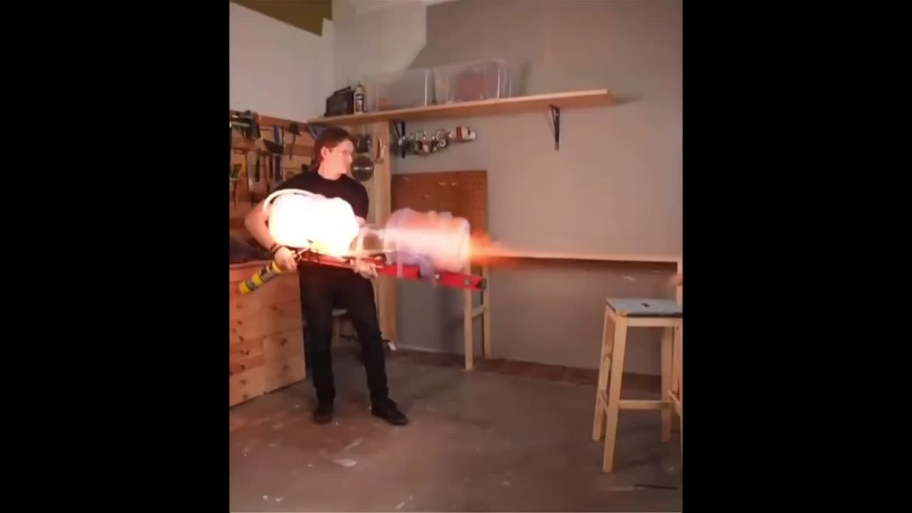 Holy Cow! This man built a vicious weapon - a plasma cannon using water jugs