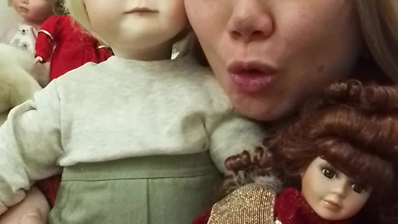 2:51 Kitty 🐈 albino