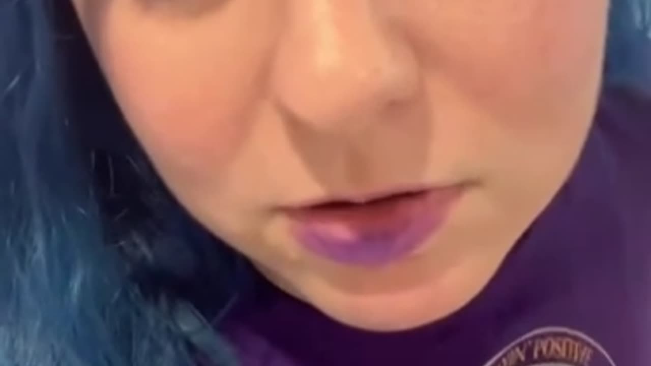 #Trying to #Shop while #LiveForLovingYou by #GloriaEstefan is playing