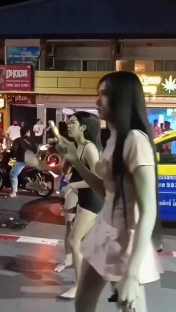 An Indian man who refuses to pay for a "service" is beaten by a group of trans men