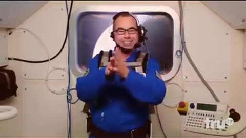 MURR BECOMES A FAKE ASTRONAUT FOR STUDENTS