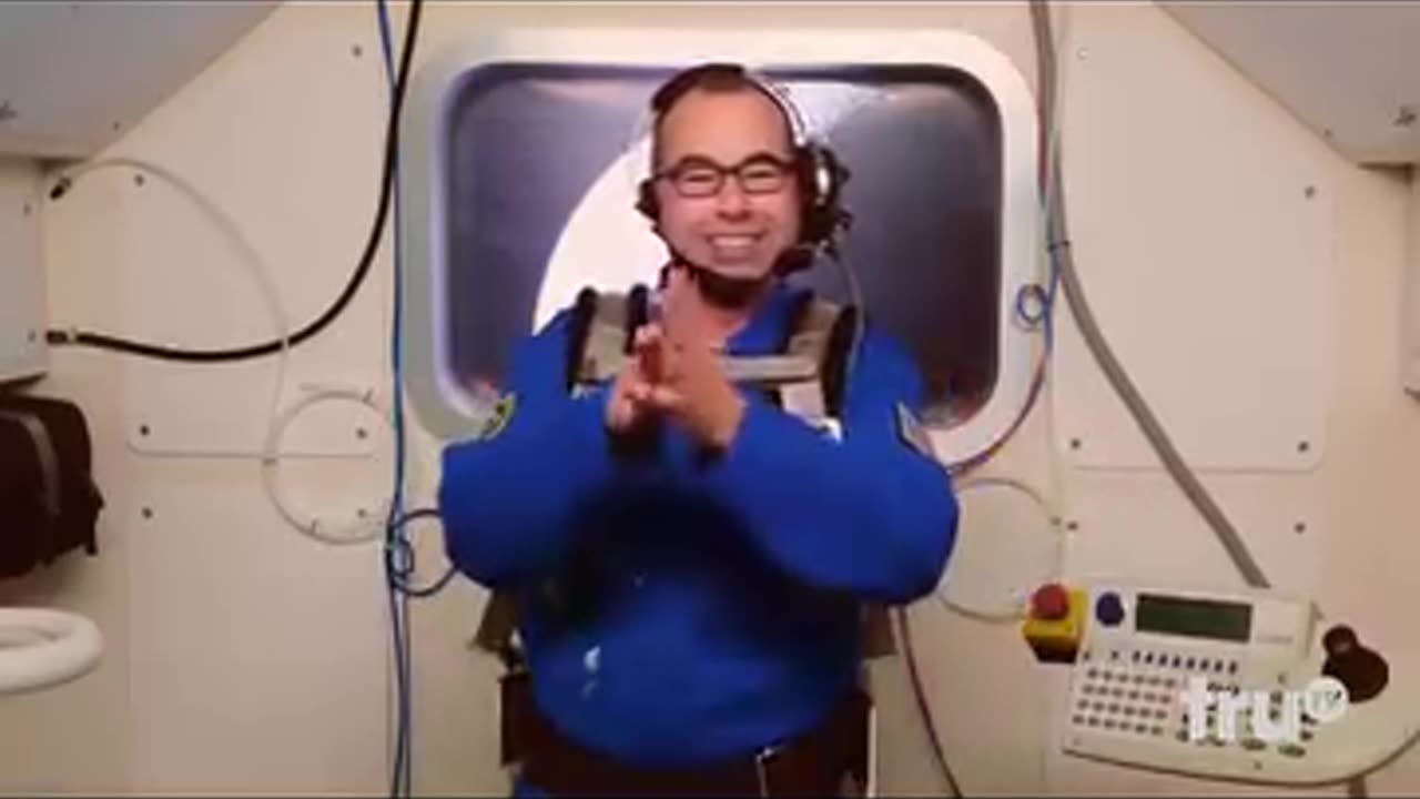 MURR BECOMES A FAKE ASTRONAUT FOR STUDENTS