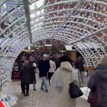 At entrance to Christmas markets in Canada, Muslims give away Qurans.
