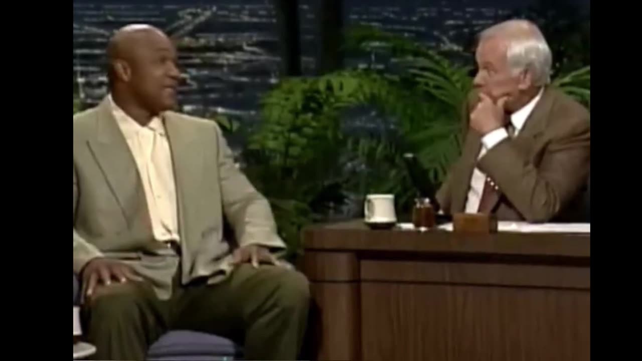 George Foreman cracks up Johnny Carson #tonightshow #johnnycarson #georgeforeman