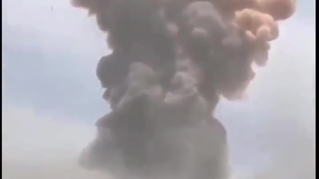 The moment of the explosion in the port of Bandar Abbas, Iran