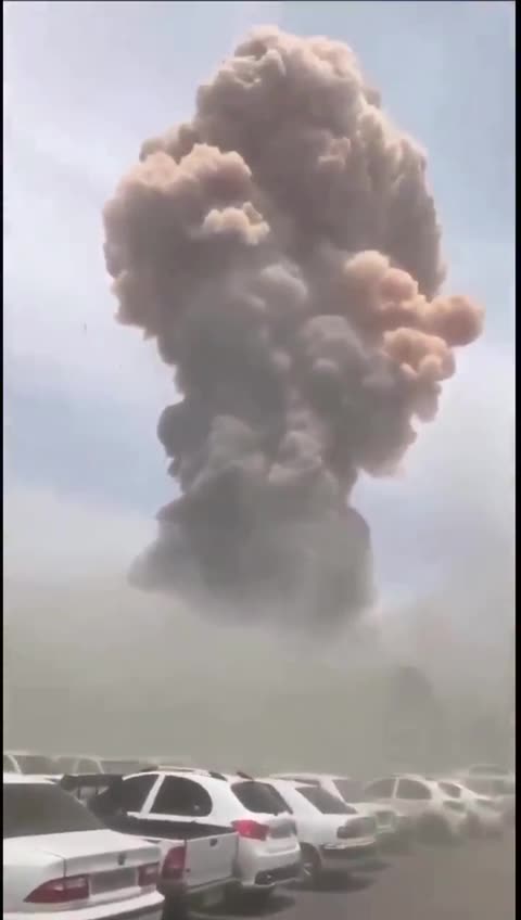 The moment of the explosion in the port of Bandar Abbas, Iran
