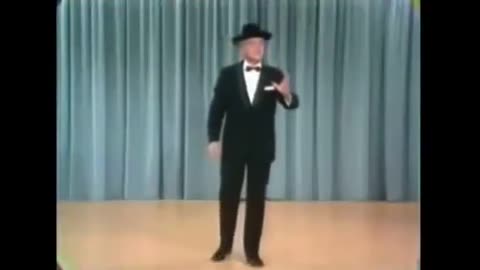 Red Skelton explain in detail the words of the Pledge of Allegiance:
