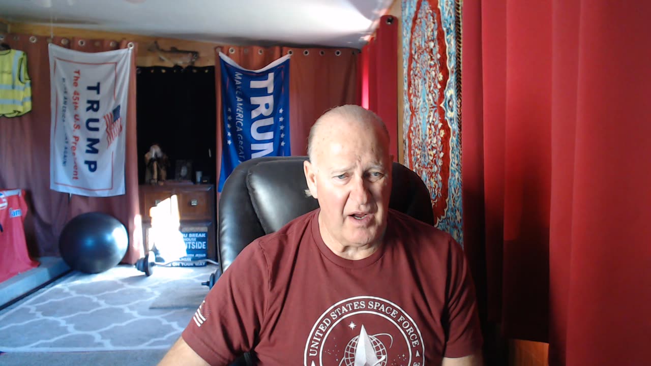 Los Angeles earns top spot for most rat-infested city in US/Good Samaritans Stripped Down to Briefs to Rescue 3 Stranded Whales on Canadian Beach /95-Year-Old Man Starts Taylor Swift Fan Club in Retirement Home