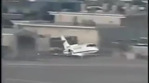 🧠✨ How Do You Land a Plane Without Landing Gear? | FeedMyCuriosity
