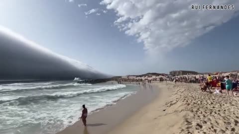 WATCH 🚨 A rare tsunami-like 'roll cloud' spotted at the beach in Portugal