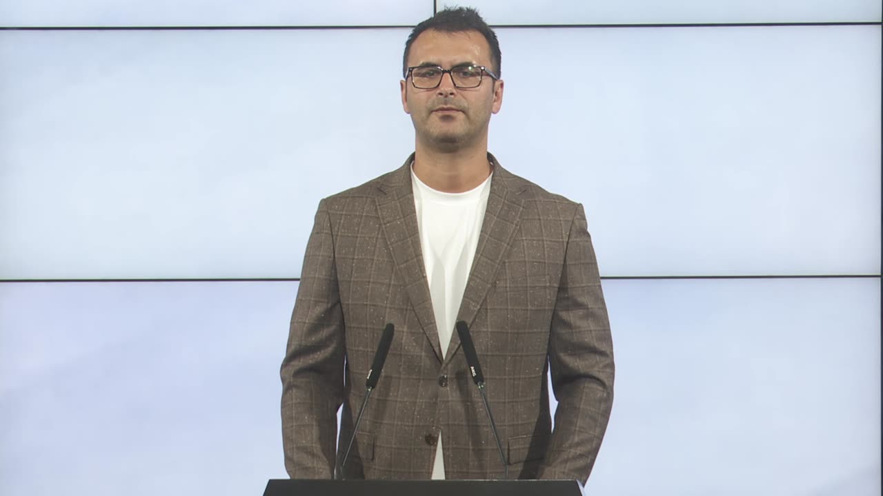 Лефков: Сопругата на Апасиев фалсификувала биографија