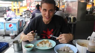 Thai Style "Hainanese Chicken Rice" (Khao Man Gai ข้าวมันไก่) in Pratunam