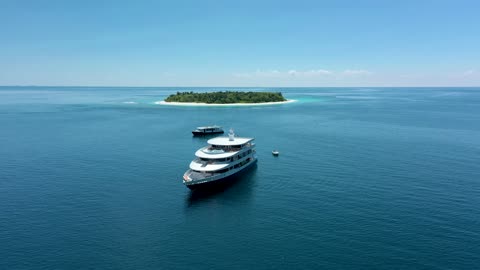 Can an Overnight Sailing Trip Replace a Luxury Hotel Stay?