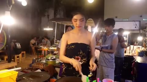 Cutest ever lady making Hot 🥵 & Spicy 🔥 omelets🐣🐣