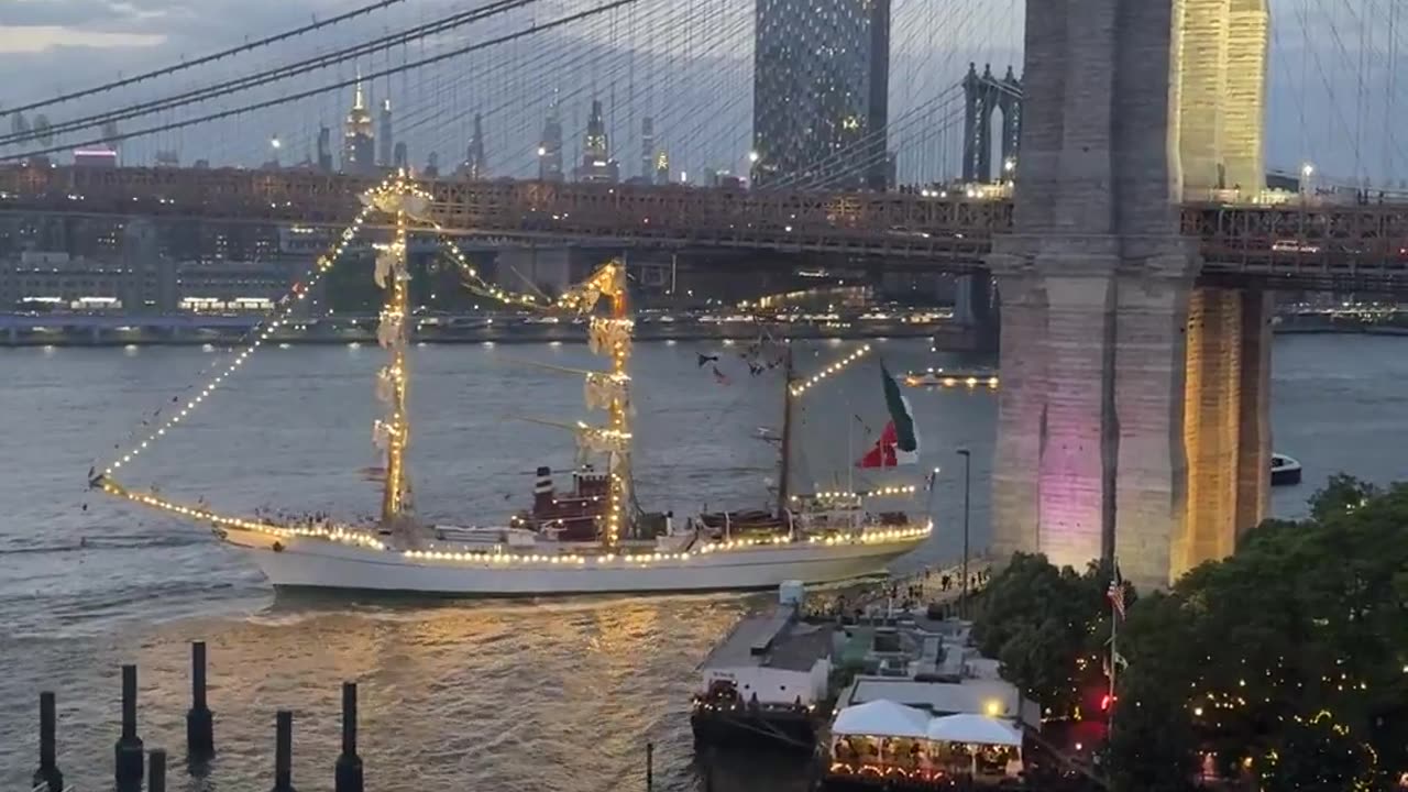 Boat with a massive Mexican flag hits the Brooklyn Bridge