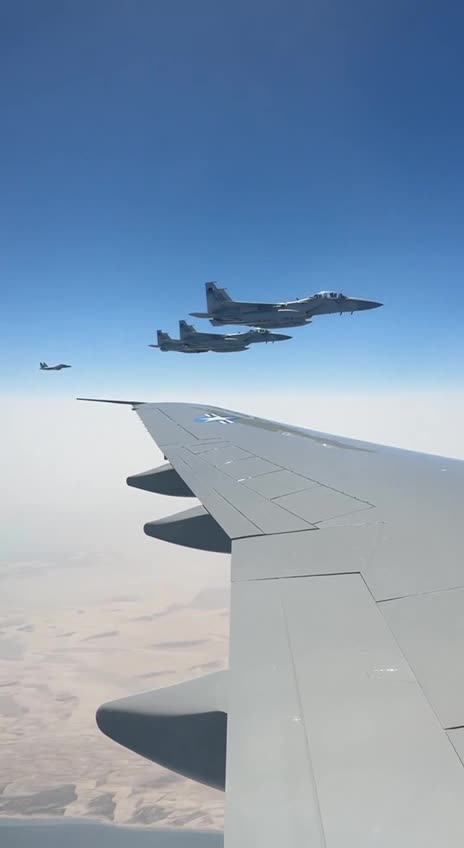 Qatari F-15’s providing honorary escort for Air Force One