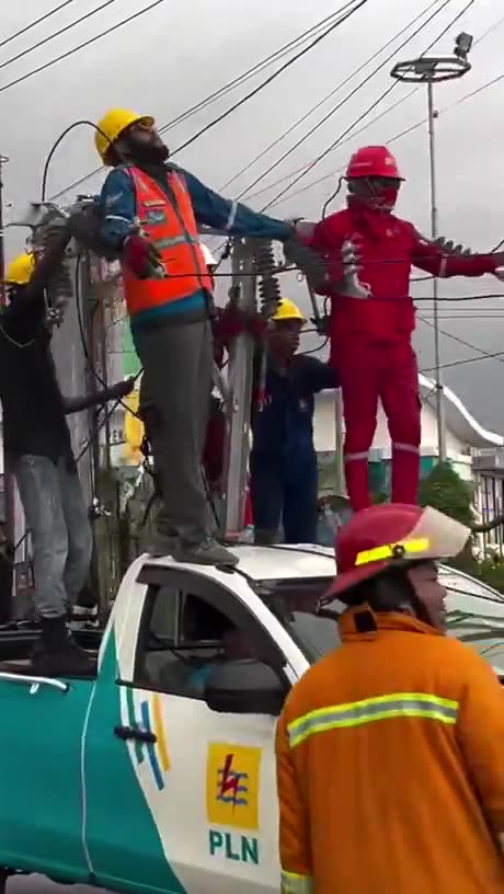 Creative dance during the parade … LMAO