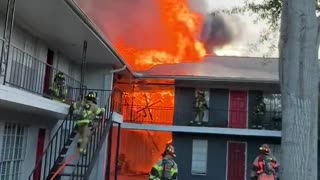 At least 100 apartment units damaged as fire breaks out at apartment complex in West Houston