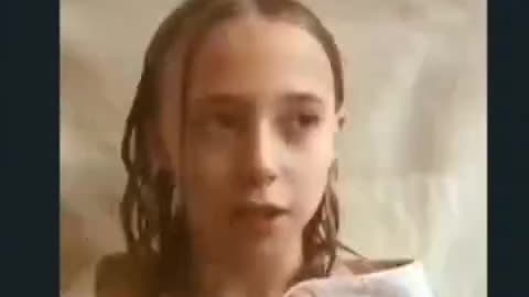 A father filmed his daughter every week for 20 years, resulting in this two-minute clip