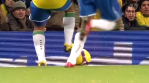 LEGENDARY Skills By Ronaldinho 😲
