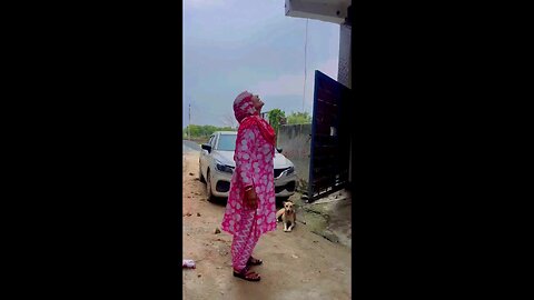 उपर वाला तीन सौ मे दिहाड़ी कर रहा है