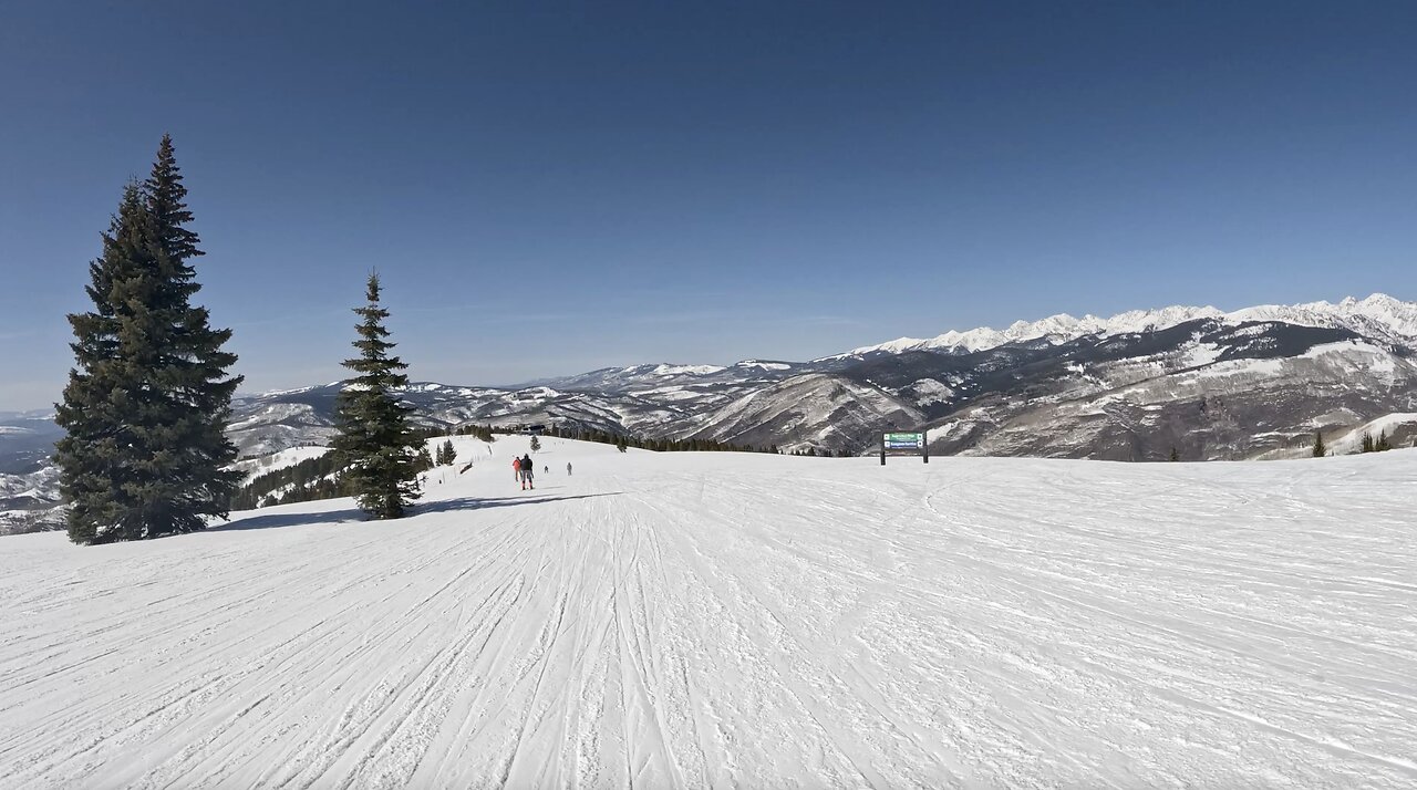 Eagle's Nest Ridge & Overeasy - skiing scenic greens at Vail - Colorado