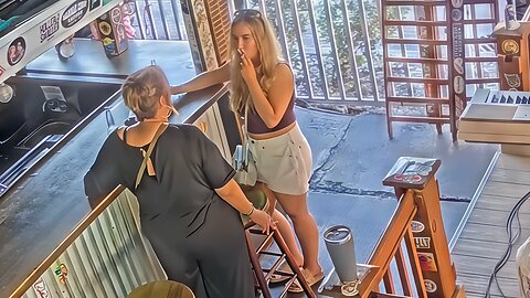 Candid Sexy Smoking Woman 722