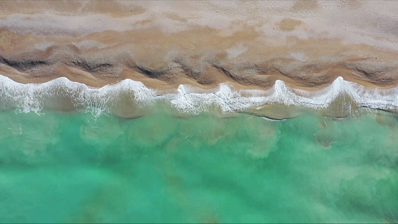 Big Waves Rushing To Shore