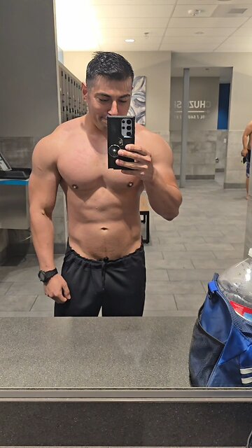 no 6pack because I eat too much pizza #workout #GymTok #buildmuscle #testosterone #trt