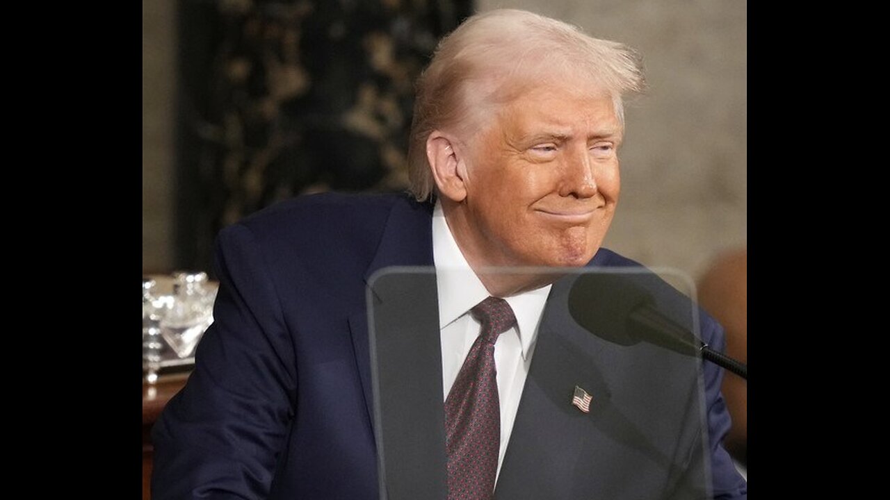 Trump Signs Order Aimed at Attracting Investments of 1B