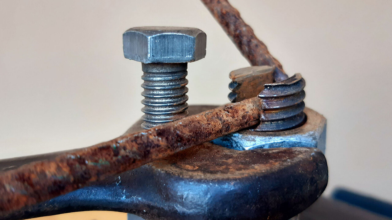 Ingenious handyman tool for you