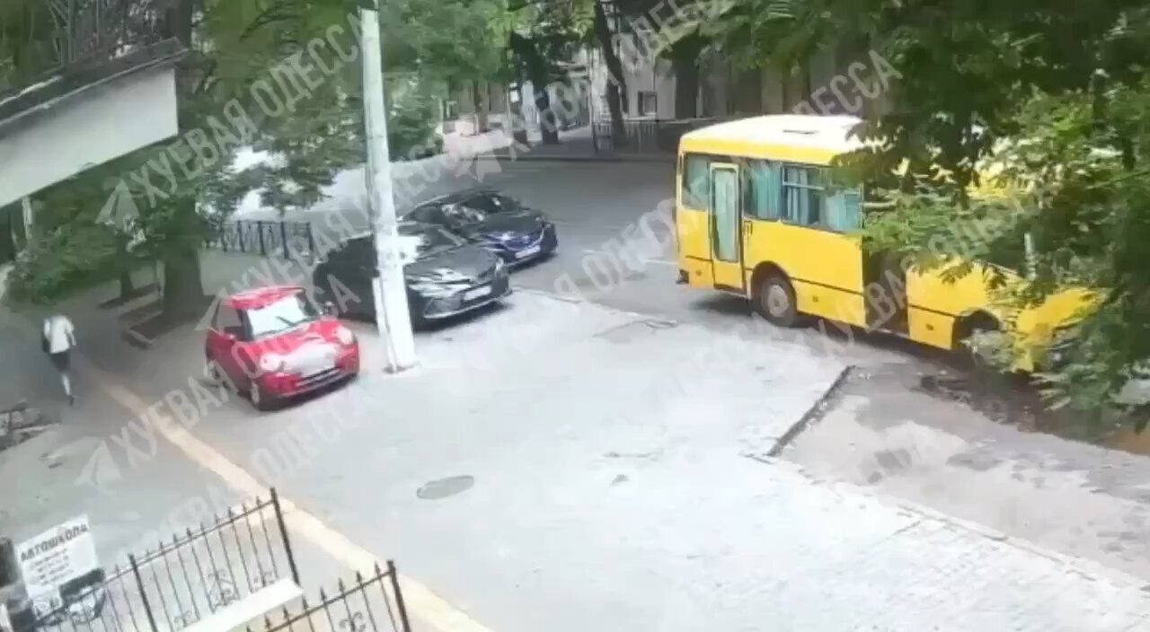 Epic Escape: Ukrainian Civilian Makes a Run for It, Evading the TCC Conscription Death Squad