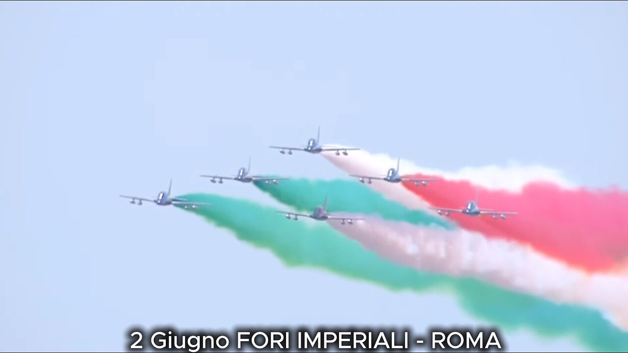 WONDERFUL PASSAGE OF ACROBATIC PATROL ABOVE ROME - ITALY