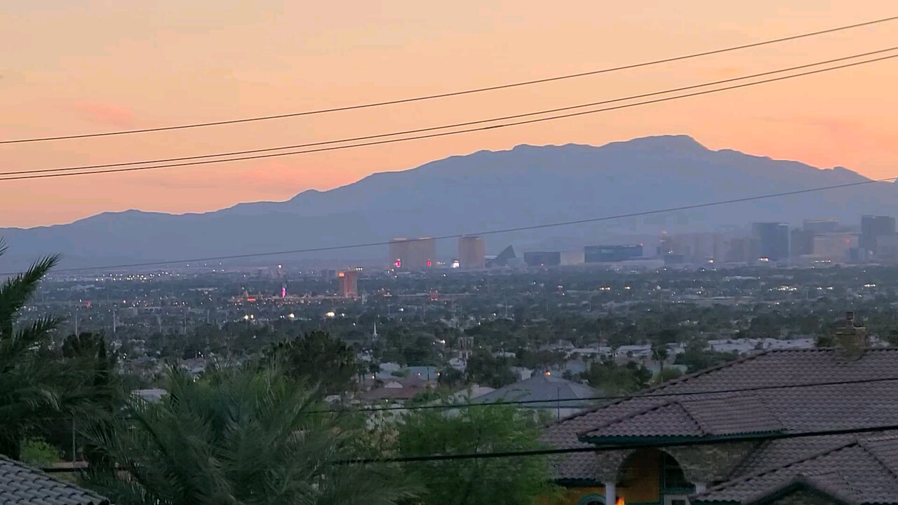 Did you see tonight's Las Vegas sunset? Check this out! 04.11.2025 #follow #lasvegas #gaming #travel
