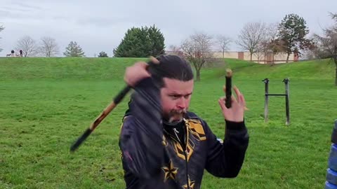 « Je n’ai pas besoin d’être le héros… je suis le guerrier qui ne plie jamais. »