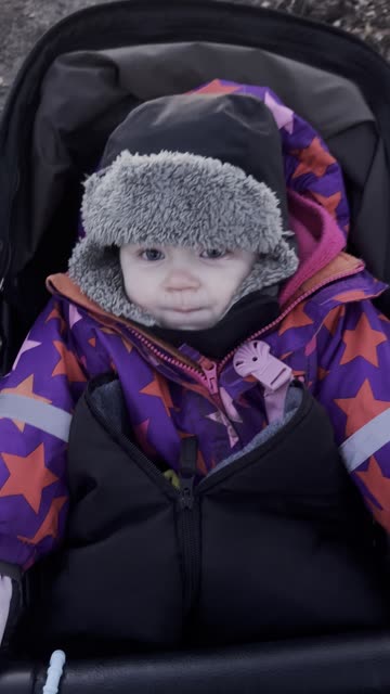 “Say Mama”… Baby Kayla Says “Papa” 😂👶🗣️