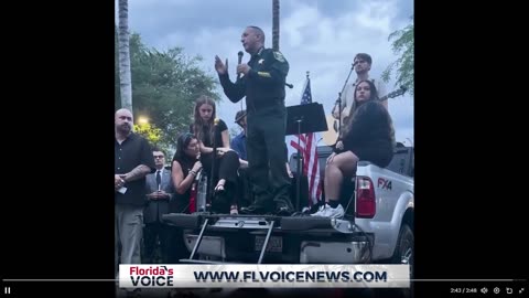 Cảnh sát trưởng Florida đã ĐẠI DIỆN đến dự buổi thắp nến tưởng niệm Charlie Kirk ở tây nam Florida.