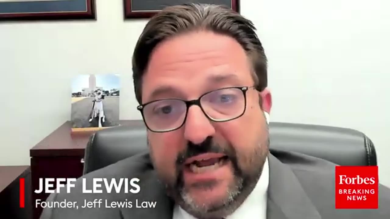 How Strong Is Kim Davis' Argument For Asking SCOTUS To Overturn Gay Marriage? Attorney Weighs In