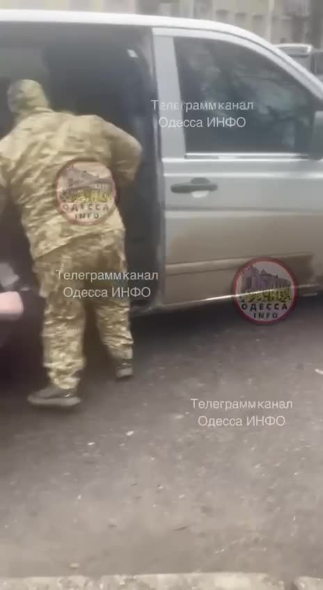 Enlèvement d'un civil Ukrainien pour l'envoyer au front