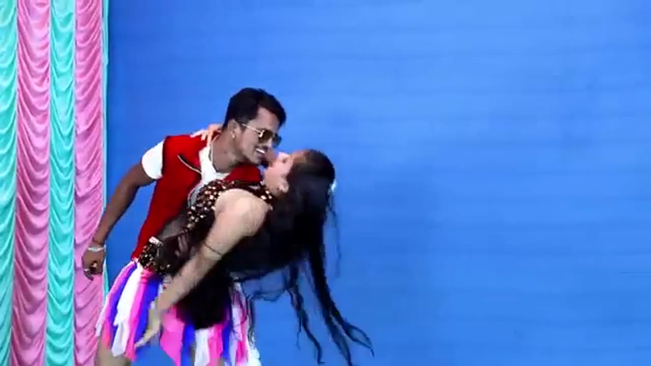 Tere Aage Peeche Kahi Dil Kho Gaya......